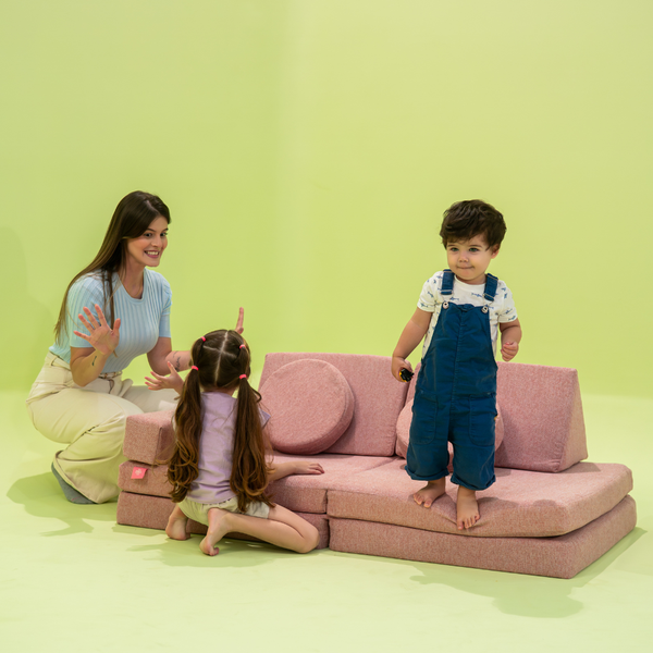 Forte de almofadas na sala?  Descubra o sofá modular infantil que estimula a criatividade
